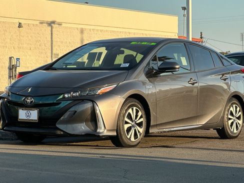 Used 2017 Toyota Prius Prime Plus image 8