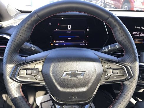 Used 2025 Chevrolet Trax RS w/ Sunroof Package FWD image 14