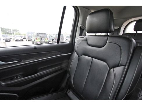 Used 2022 Jeep Grand Cherokee L Limited w/ Luxury Tech Group II image 14