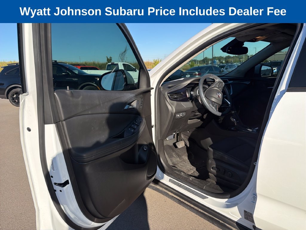 Used 2022 Buick Encore GX Essence w/ Experience Buick Package FWD image 19