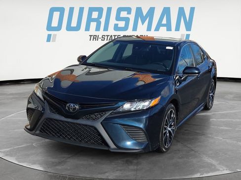 Used 2020 Toyota Camry SE image 2