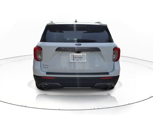 Used 2021 Ford Explorer XLT w/ Equipment Group 202A RWD image 5