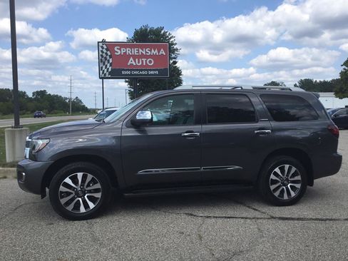 Used 2021 Toyota Sequoia Limited w/ Safety & Convenience Package AWD/4WD image 10