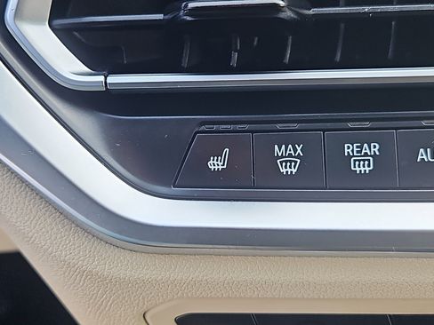 Used 2021 BMW 330i xDrive 330i xDrive w/ Premium Package image 14