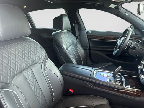 Used 2022 BMW 740i w/ M Sport Package RWD image 16