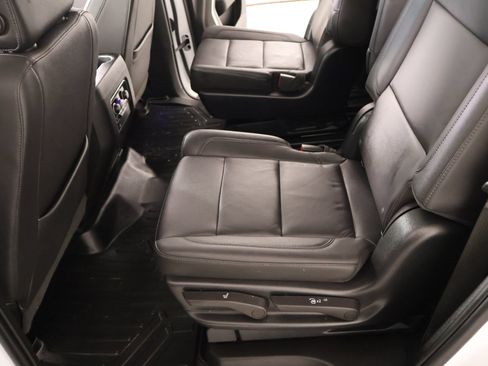 Used 2023 Chevrolet Tahoe Z71 w/ Luxury Package AWD/4WD image 12