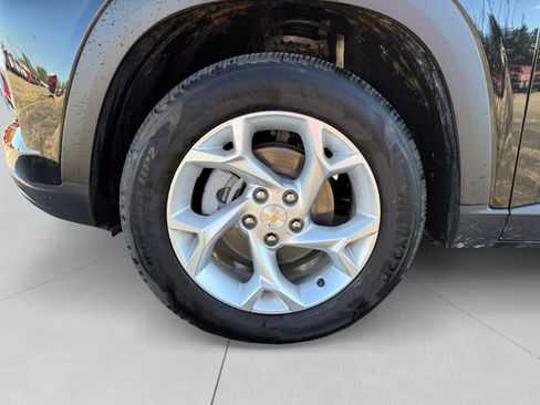 Used 2025 Chevrolet Trax LS w/ LS Convenience Package image 14