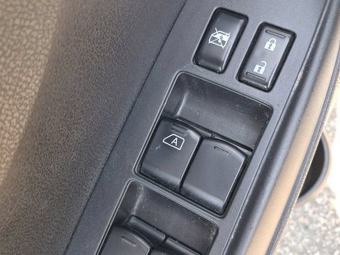 Used 2016 Nissan Versa Note SV FWD image 10