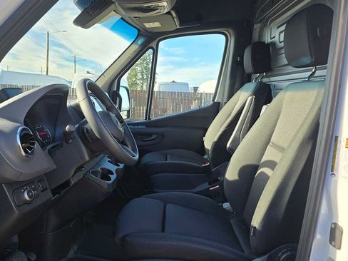 Used 2025 Mercedes-Benz Sprinter 2500 image 23