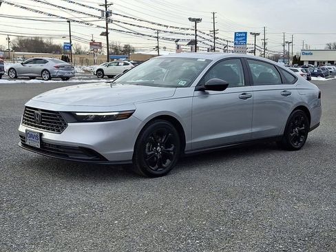 Certified 2025 Honda Accord SE image 3