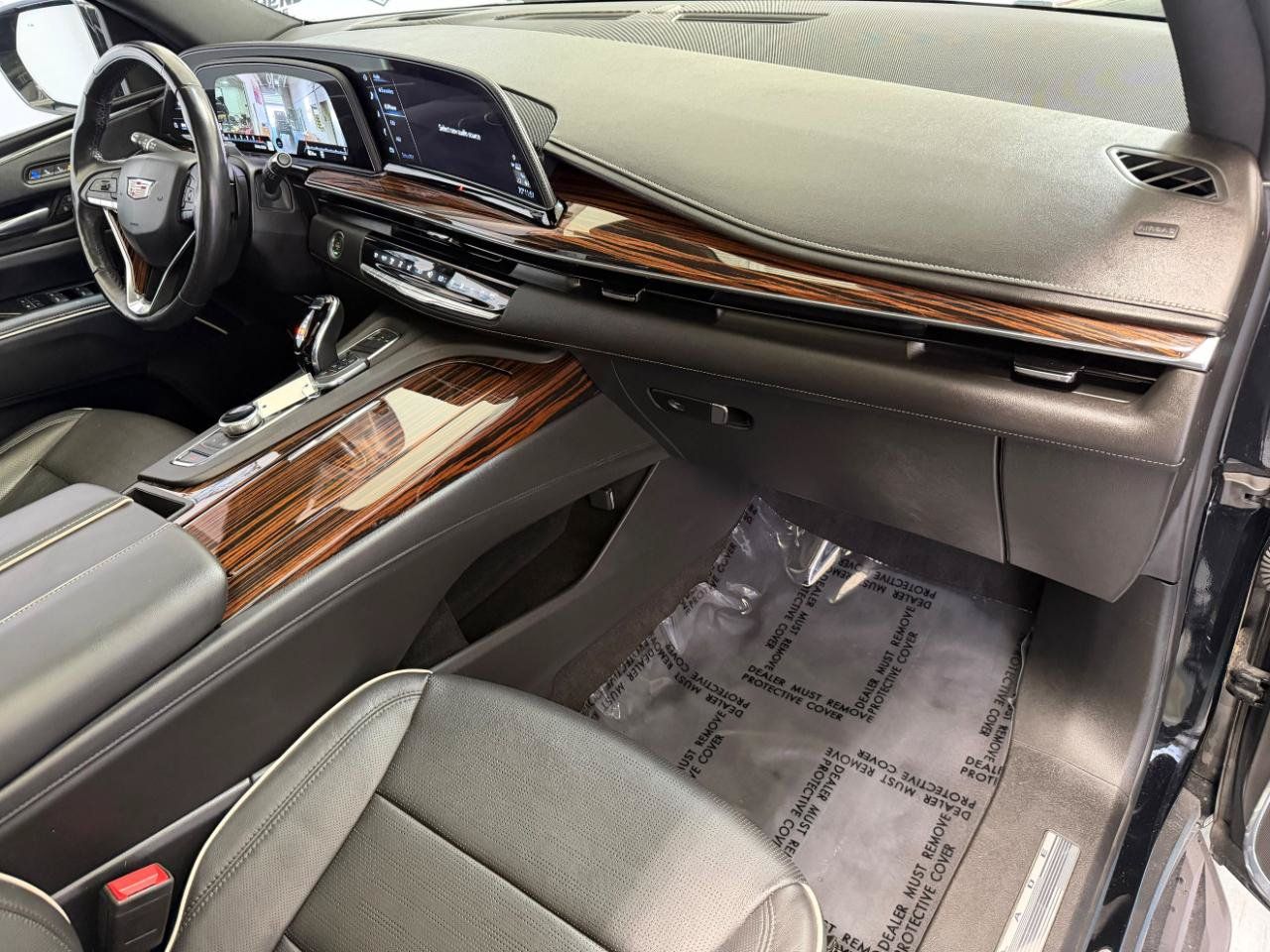 Used 2023 Cadillac Escalade Premium Luxury w/ LPO, Floor Liner Package AWD/4WD image 30