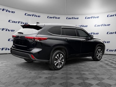 Used 2020 Toyota Highlander XLE AWD/4WD image 4