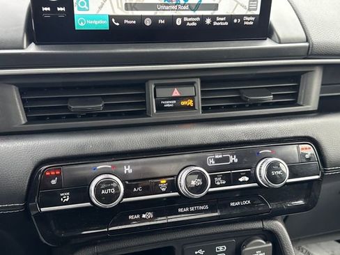 Certified 2025 Honda Pilot Touring image 11