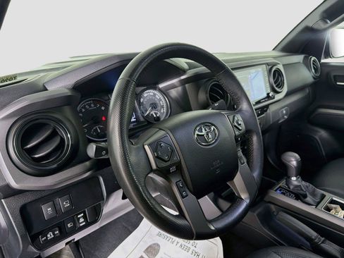 Used 2021 Toyota Tacoma TRD Sport w/ TRD Premium Sport Package AWD/4WD image 9