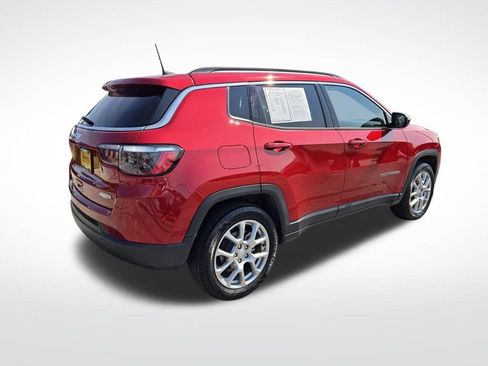 Used 2024 Jeep Compass Latitude AWD/4WD image 3
