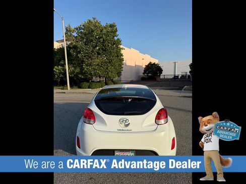 Used 2017 Hyundai Veloster FWD image 3