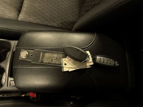 Used 2019 Nissan Rogue SV w/ Sun & Sound Touring Package image 34