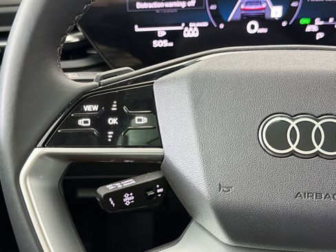 Used 2025 Audi Q5 Premium w/ Convenience Package image 18