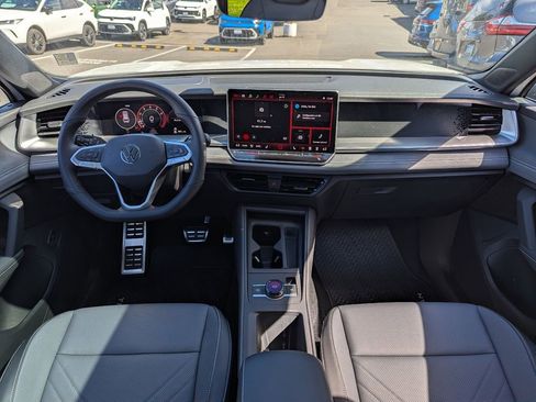 New 2026 Volkswagen Tiguan SE R-Line AWD/4WD image 24