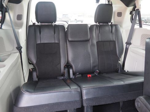 Used 2020 Dodge Grand Caravan SXT image 14