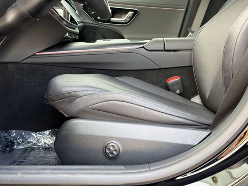 Used 2025 Mercedes-Benz E 350 Sedan image 5