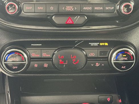 Used 2020 Kia Soul EX image 19