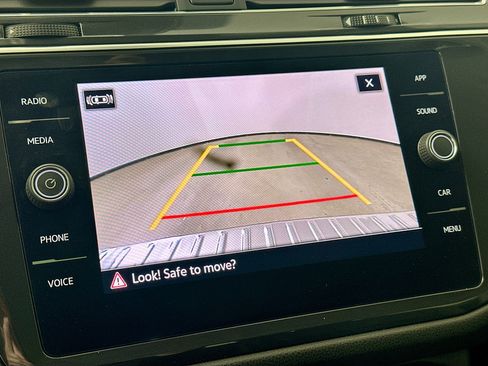 Used 2022 Volkswagen Tiguan SE image 24