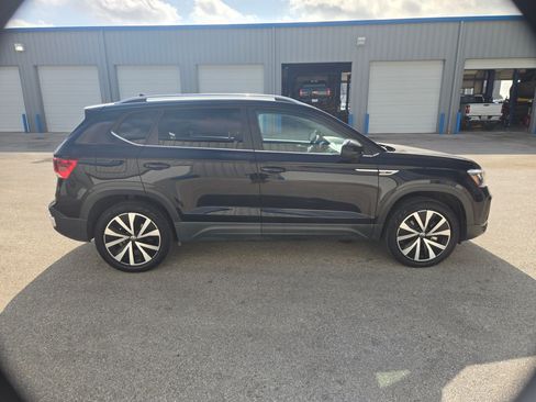 Used 2022 Volkswagen Taos SE AWD/4WD image 2