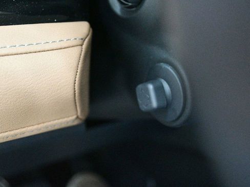 Used 2025 INFINITI QX80 Sensory image 71