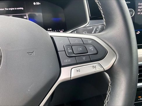 Used 2025 Volkswagen Taos SE FWD image 15