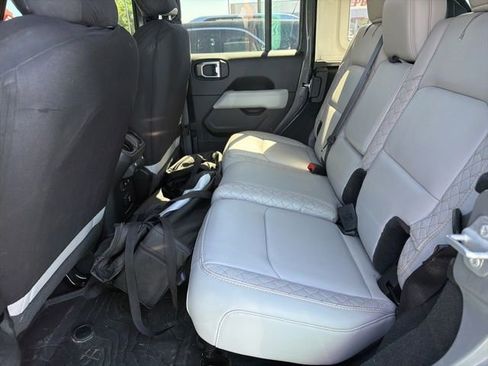 Used 2022 Jeep Wrangler Unlimited Sahara AWD/4WD image 11