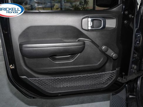 Used 2019 Jeep Wrangler Sport AWD/4WD image 12