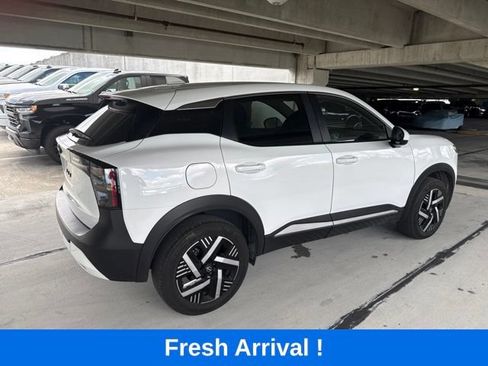 Used 2025 Nissan Kicks SV FWD image 16