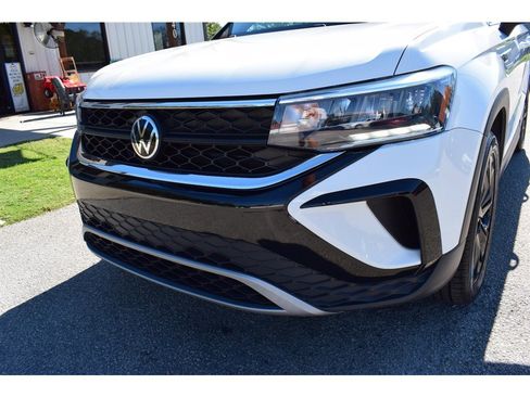 Used 2023 Volkswagen Taos SE w/ Panoramic Sunroof Package image 40