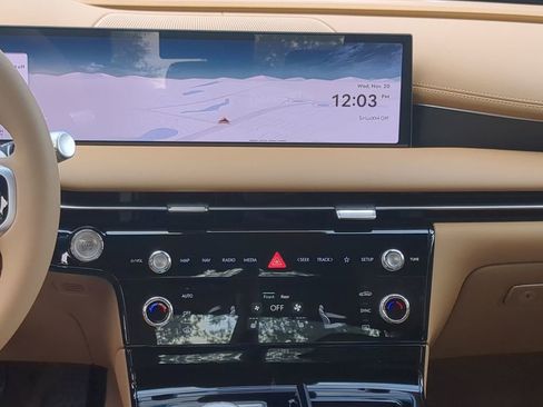 Used 2025 Genesis G80 2.5T image 17