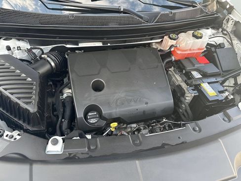 Used 2023 Chevrolet Traverse LT FWD image 39