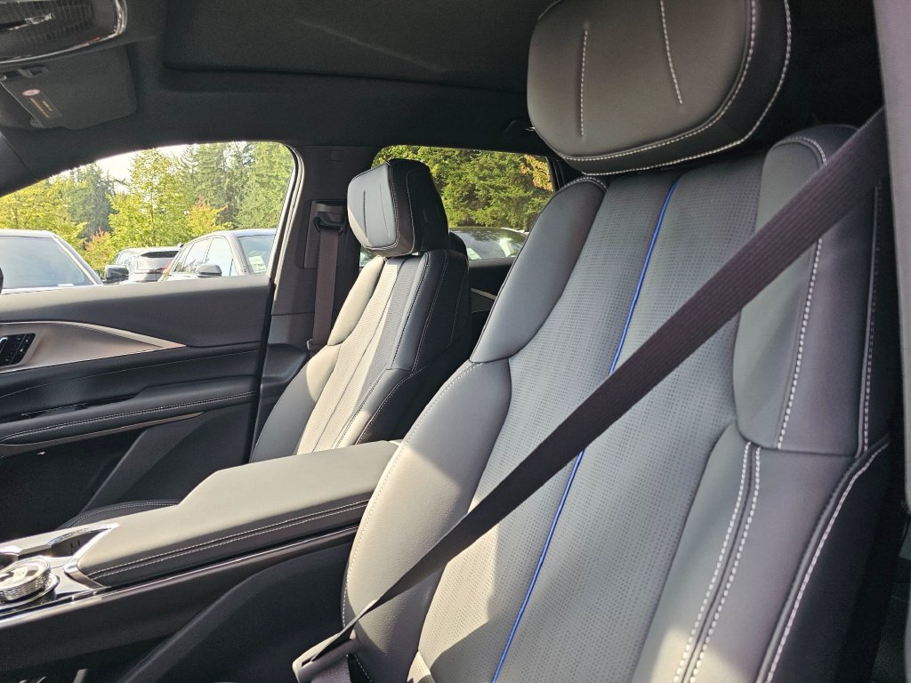 New 2027 Cadillac Lyriq Luxury AWD/4WD image 25