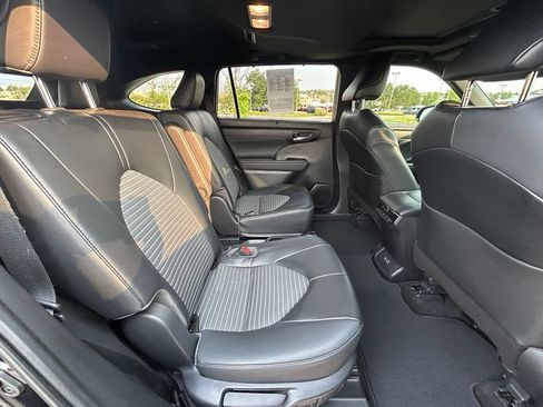 Used 2023 Toyota Highlander XSE FWD image 29