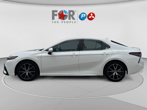 Used 2023 Toyota Camry SE FWD image 2