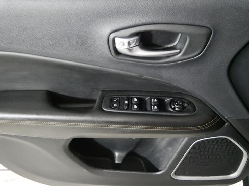 Used 2018 Jeep Compass Limited w/ Navigation Group AWD/4WD image 19