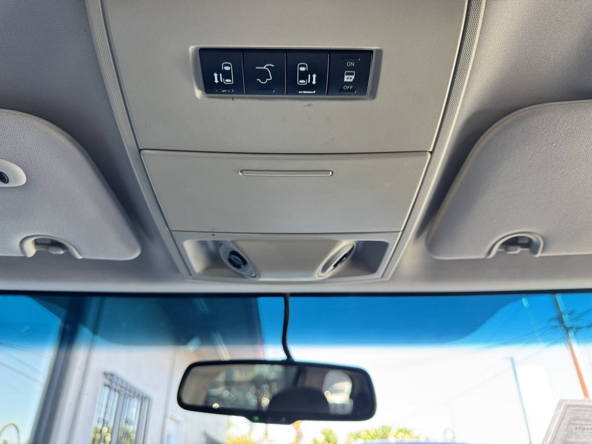 Used 2016 Chrysler Town & Country Touring FWD image 51