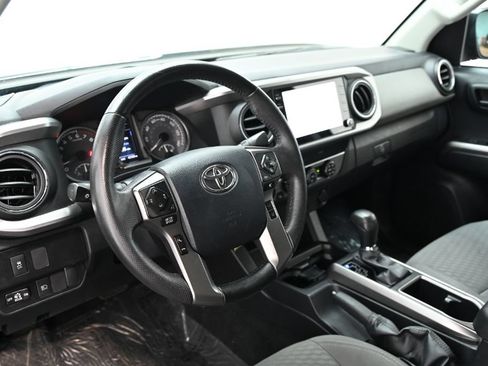 Used 2020 Toyota Tacoma SR5 AWD/4WD image 24