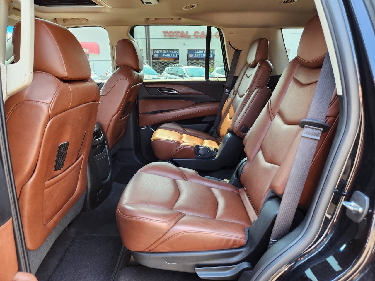 Used 2018 Cadillac Escalade Premium Luxury AWD/4WD image 12