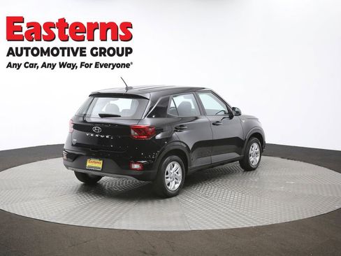 Used 2025 Hyundai Venue SE image 40