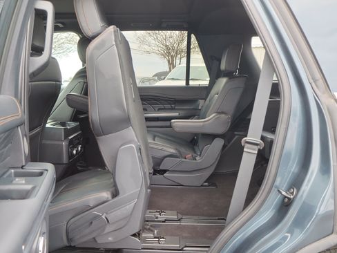 Certified 2023 Ford Expedition Platinum image 30