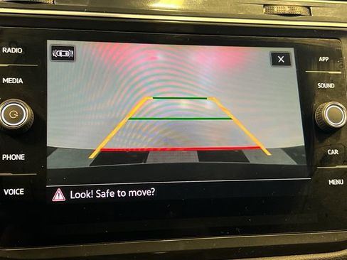 Used 2022 Volkswagen Tiguan SE FWD image 24