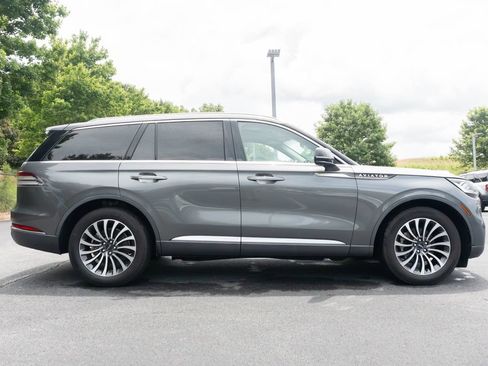 Used 2023 Lincoln Aviator Reserve RWD image 11