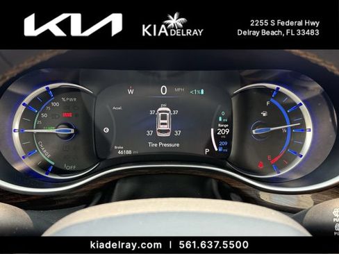 Used 2023 Chrysler Pacifica Pinnacle FWD image 34