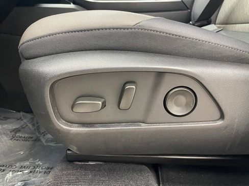 Used 2025 Chevrolet Equinox LT w/ Convenience Package II AWD/4WD image 11