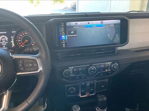 Used 2025 Jeep Wrangler Unlimited Sahara AWD/4WD image 10